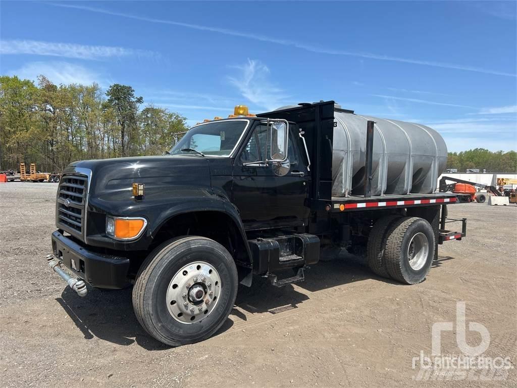 Ford F800 Water bowser