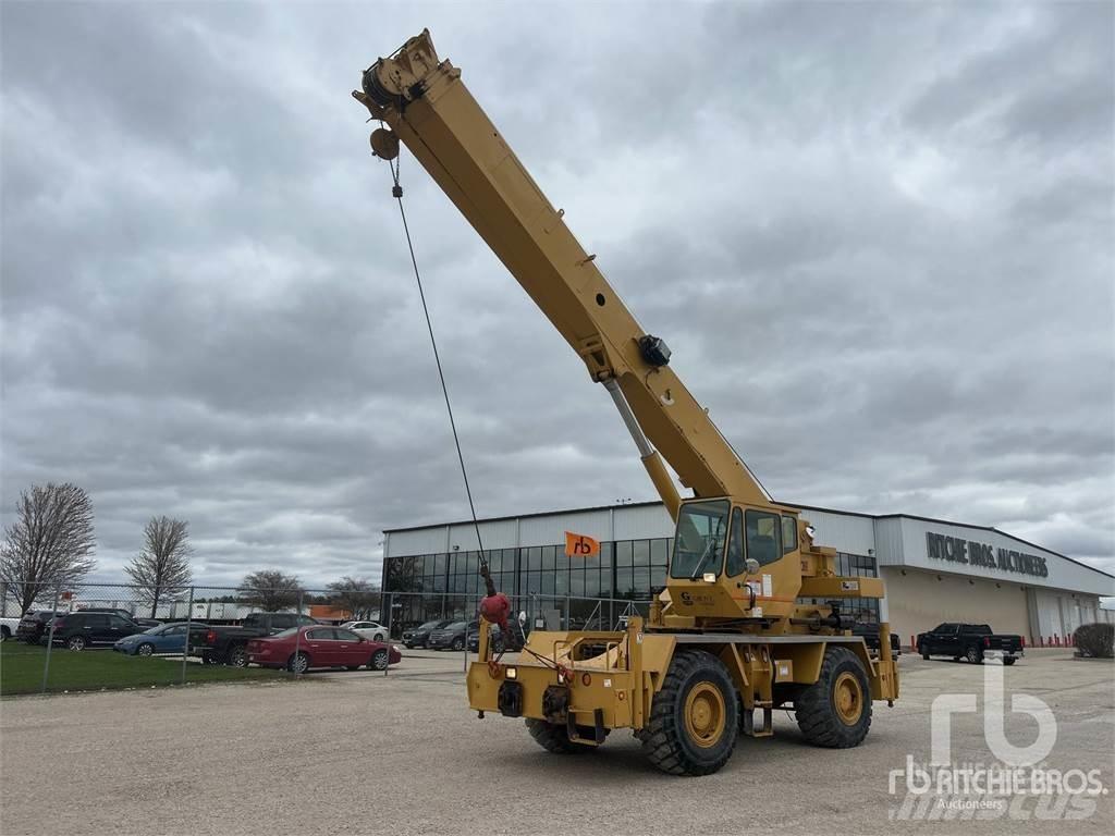 Grove RT530E Rough terrain cranes