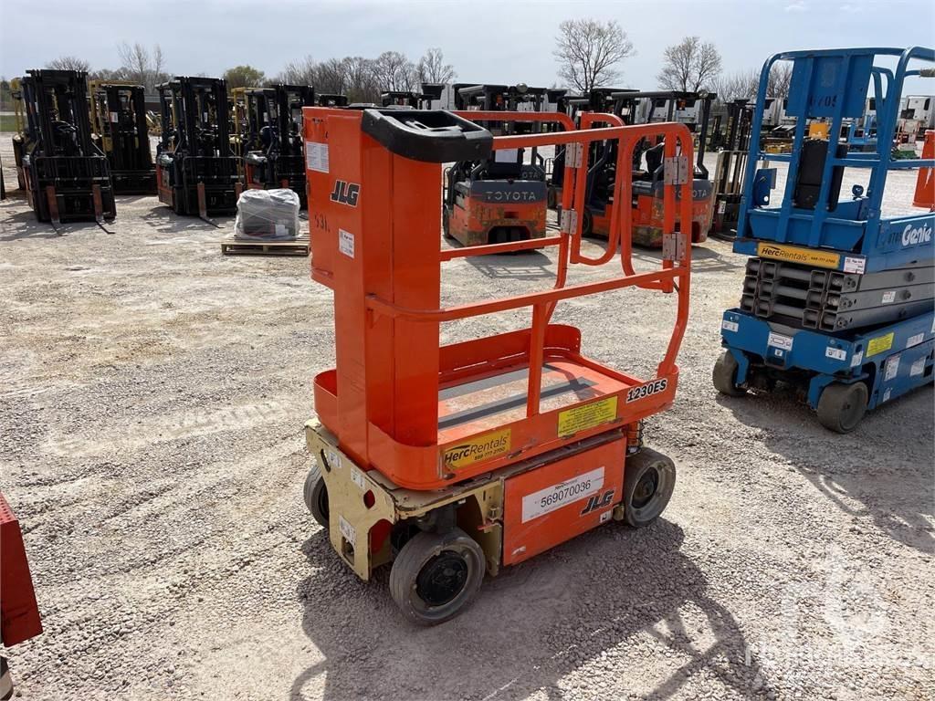 JLG 1230ES Articulated boom lifts
