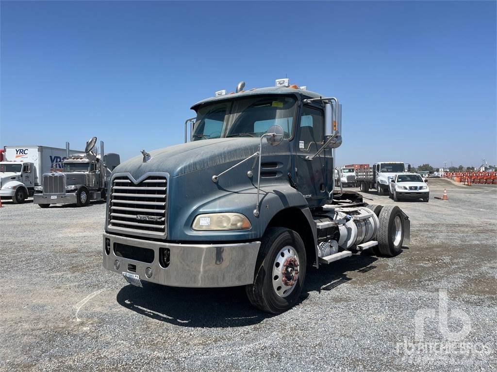 Mack CH612 Prime Movers
