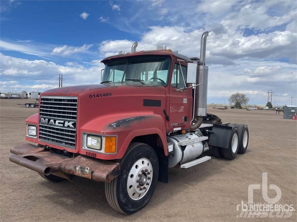 Mack CH613 Prime Movers