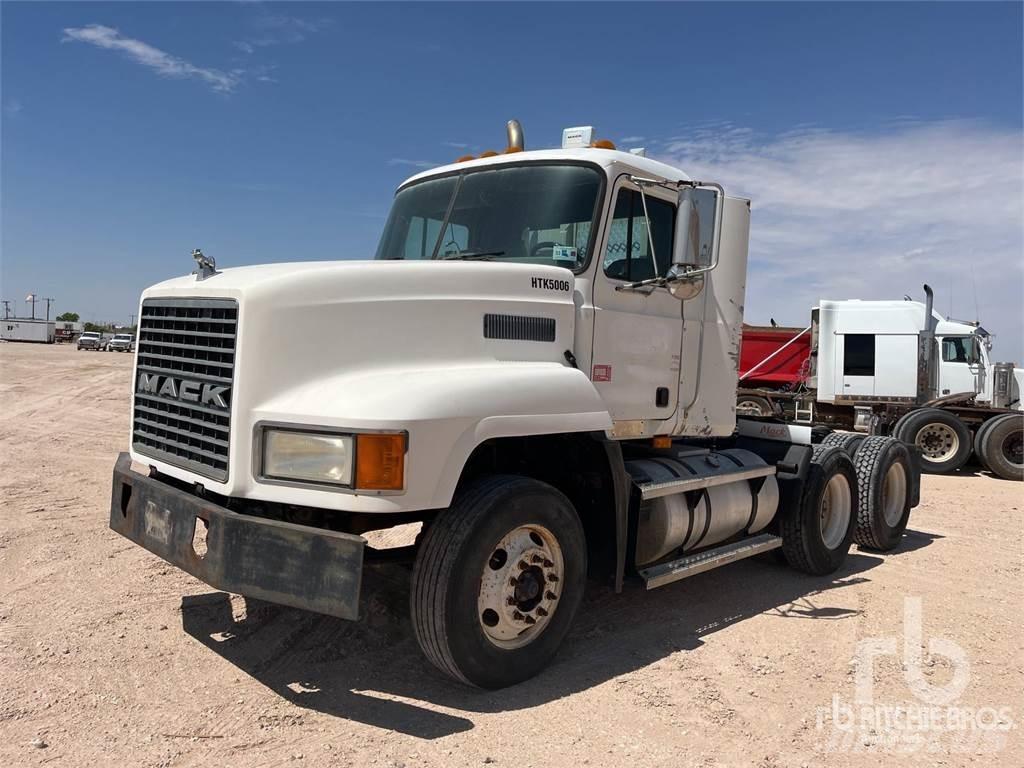 Mack CH613 Prime Movers
