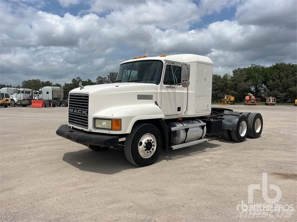 Mack CH613 Prime Movers