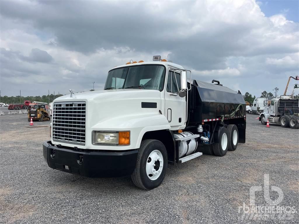 Mack CH613 Water bowser