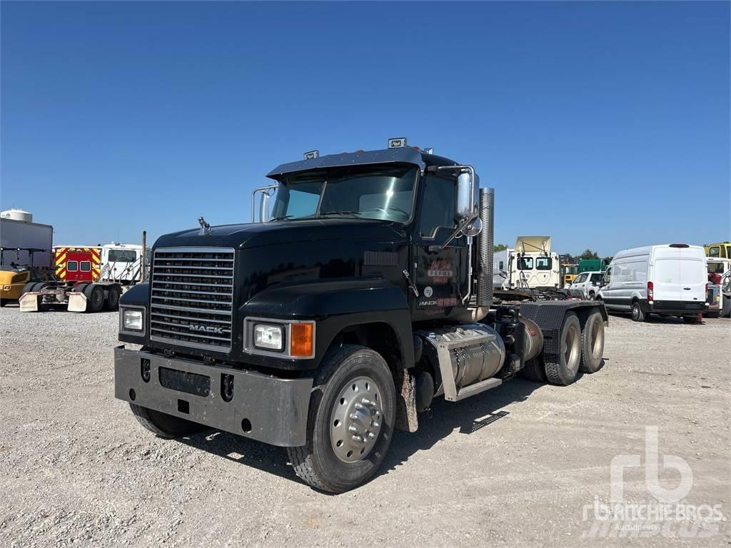 Mack CHU613 Prime Movers