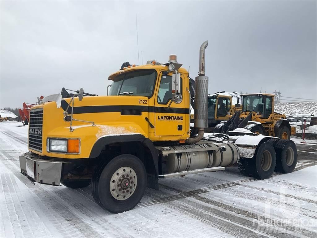 Mack CL733 Prime Movers