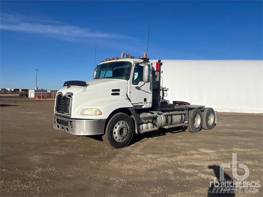 Mack CXU613 Prime Movers