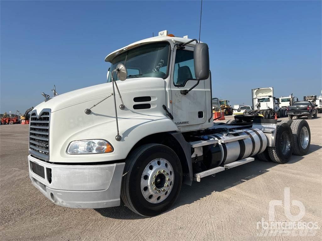 Mack CXU613 Prime Movers