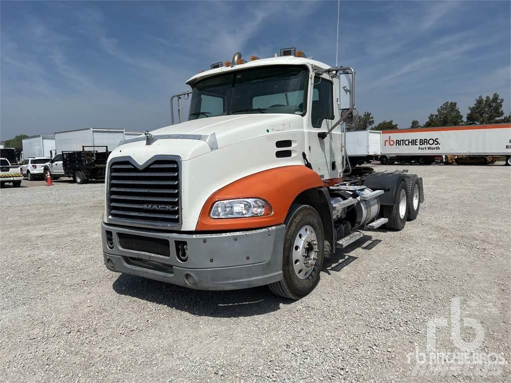 Mack CXU613 Prime Movers