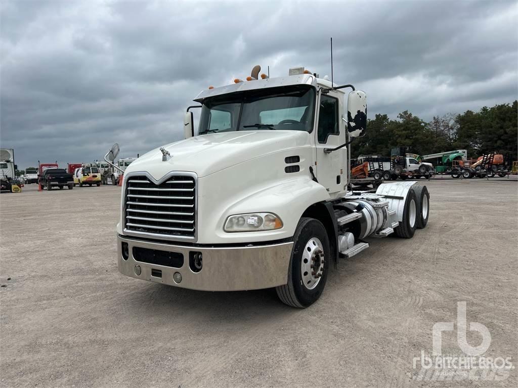 Mack CXU613 Prime Movers