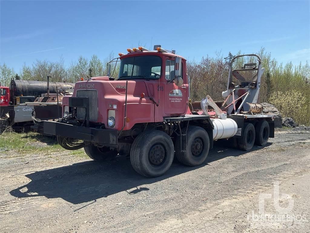 Mack DMM6906EX Chassis Cab trucks