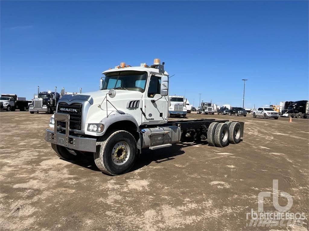 Mack GU433 Chassis Cab trucks