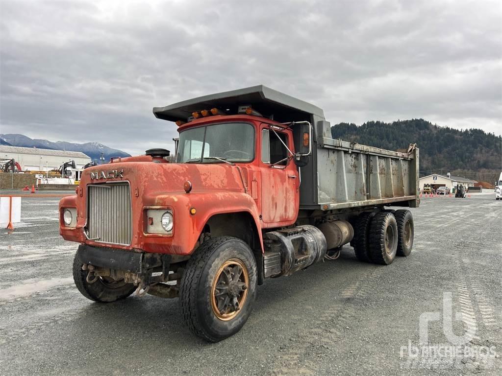 Mack RD686S Tipper trucks