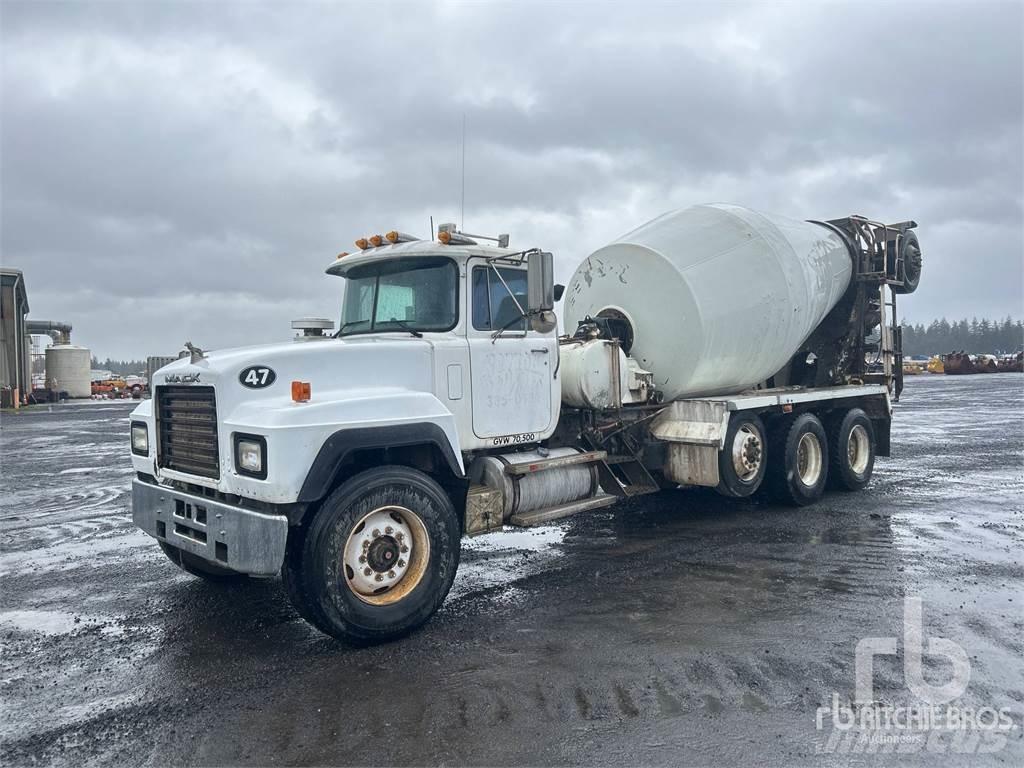 Mack RD690S Concrete trucks