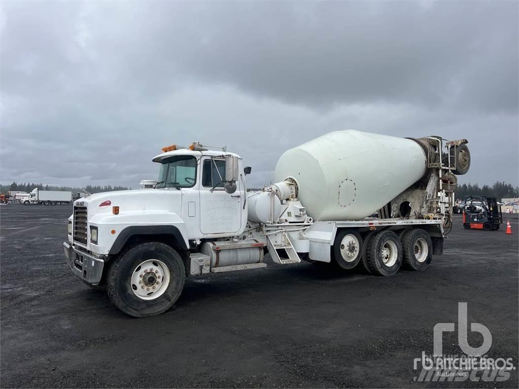 Mack RD690S Concrete trucks
