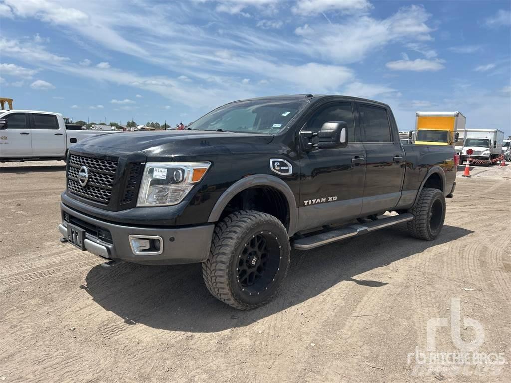 Nissan TITAN Pick up/Dropside