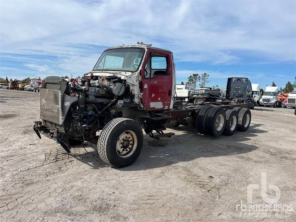 Sterling L9500 Chassis Cab trucks