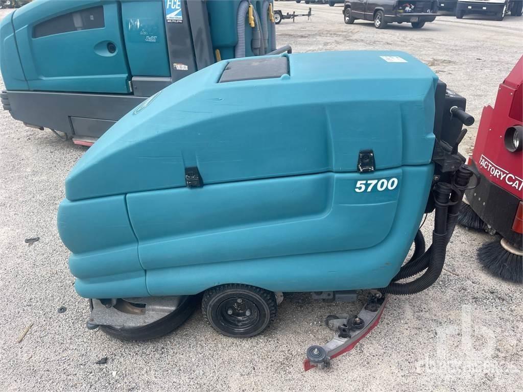Tennant 5700 Sweepers