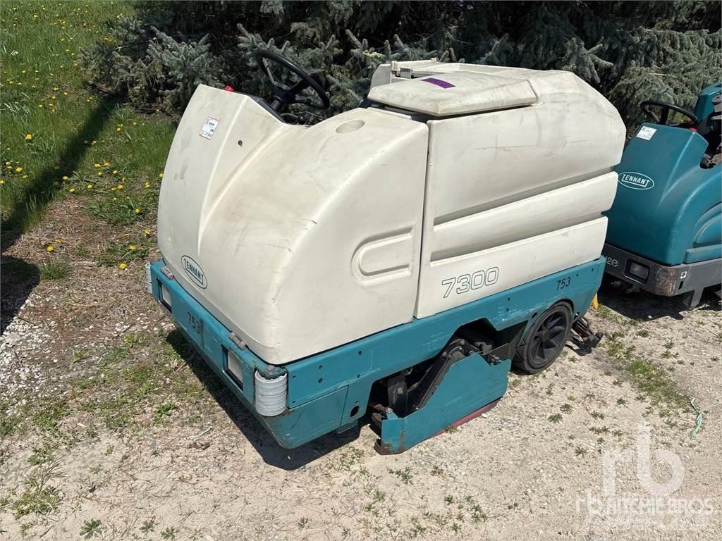 Tennant 7300 Sweepers