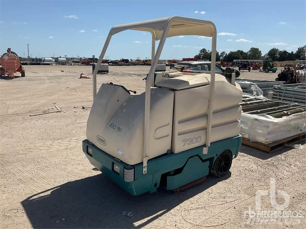 Tennant 7300 Sweepers
