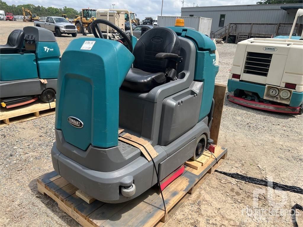 Tennant T12 Sweepers
