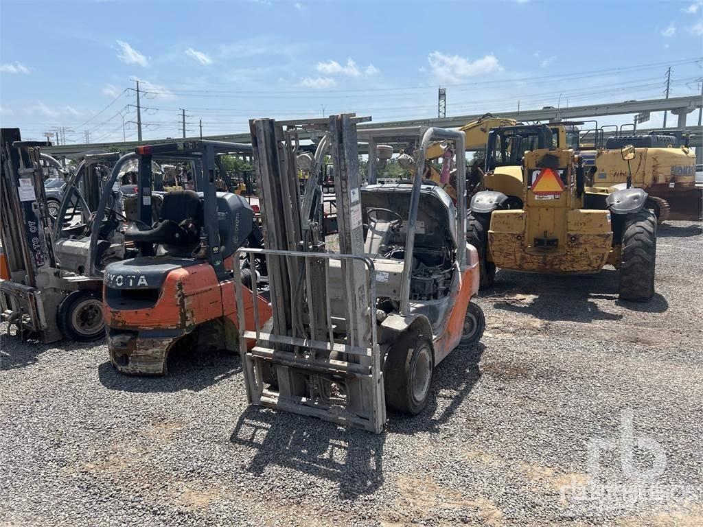 Toyota 8FGU25 Diesel trucks