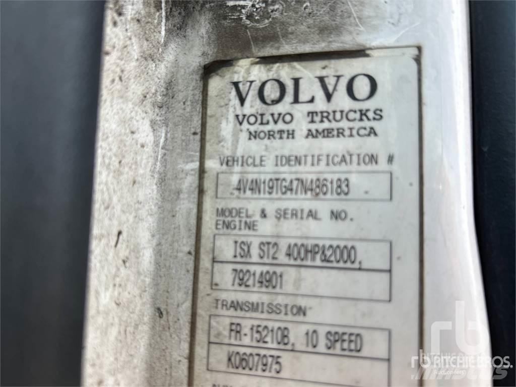 Volvo VNL42T Prime Movers