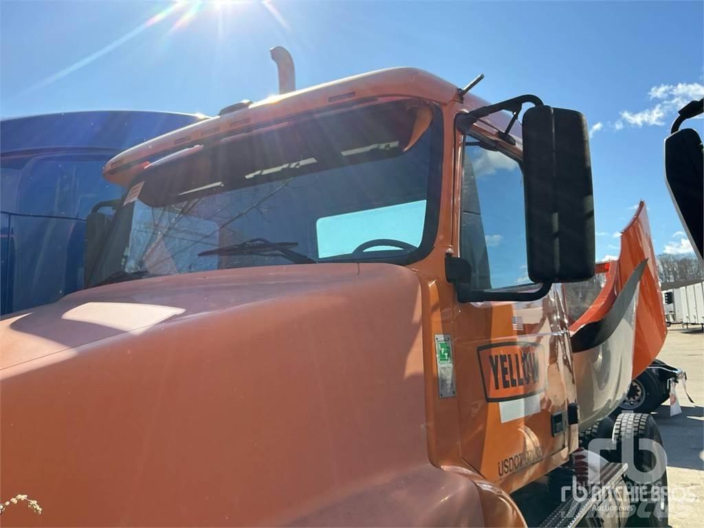 Volvo VNM Prime Movers