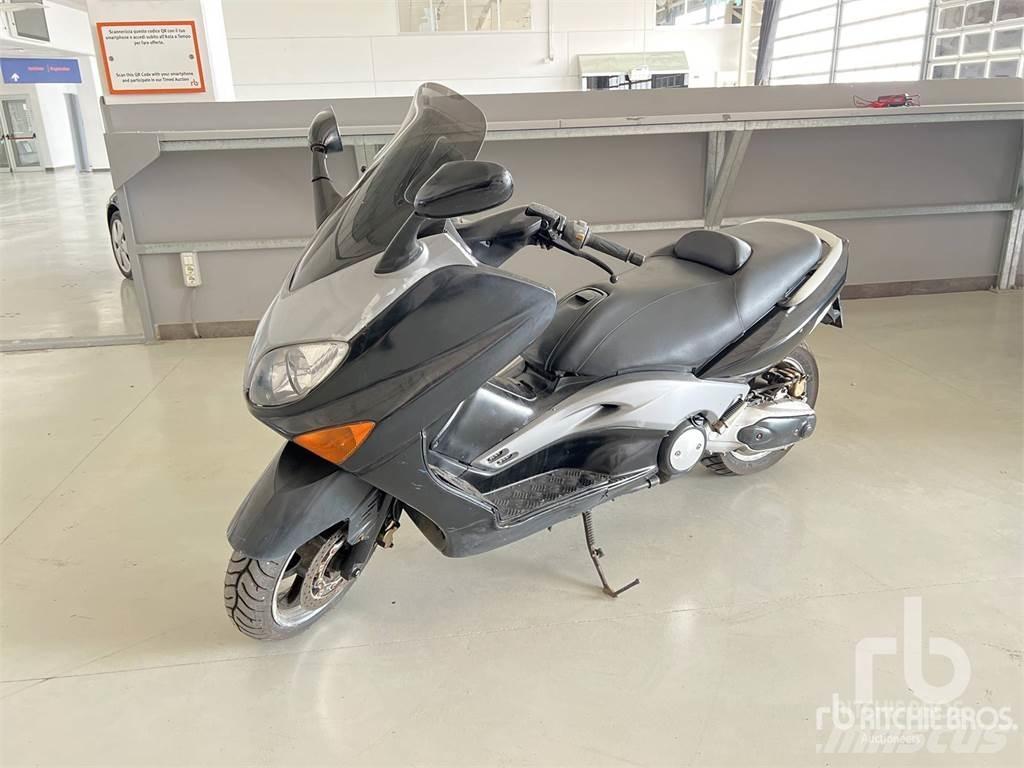 Yamaha TMAX Cars