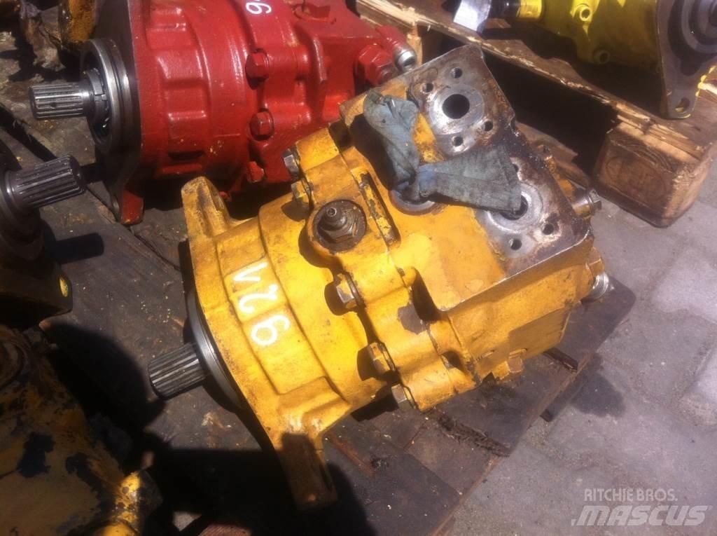 Komatsu E215... Engines