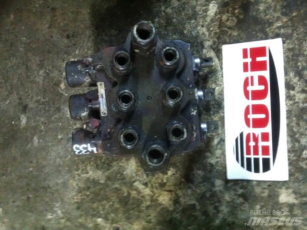 O&K 130 522 - 3 SEKCYJNY Hydraulics