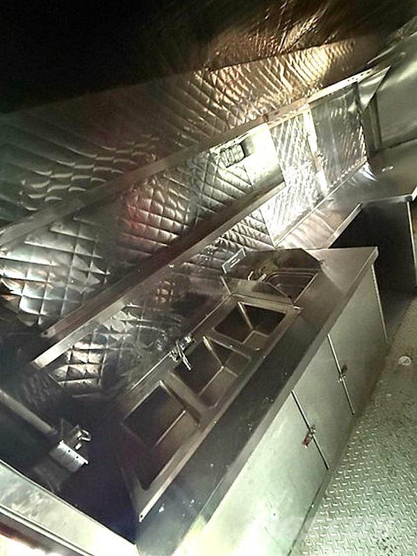 Ford E-350 Box trucks