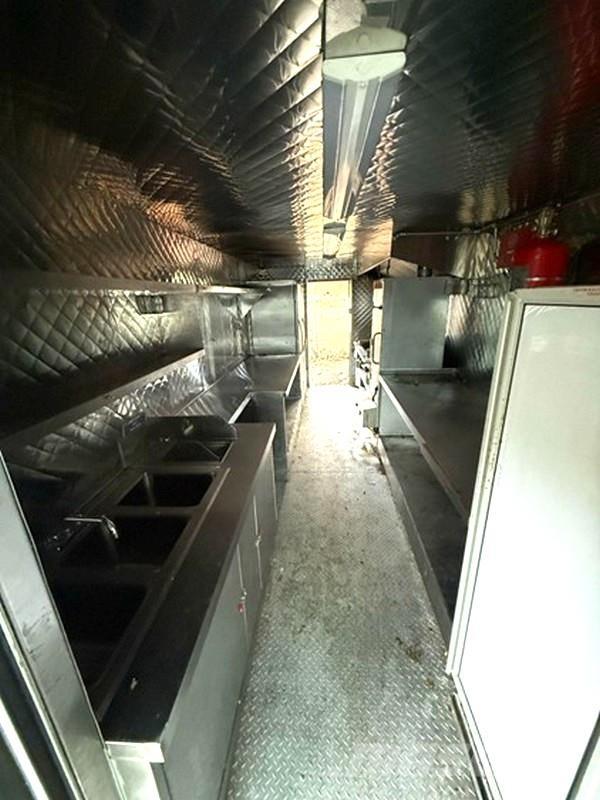 Ford E-350 Box trucks