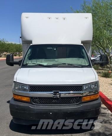 GMC Savana 4500 Box trucks