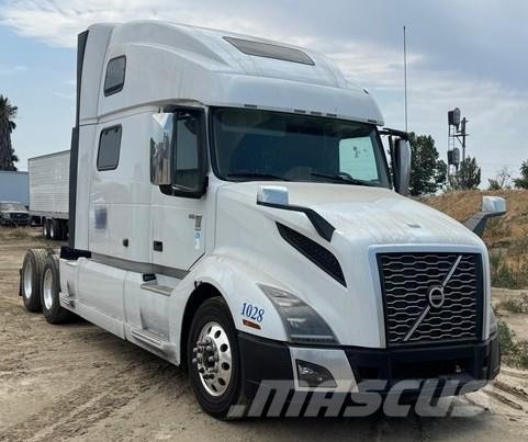 Volvo VNL64T670 Prime Movers