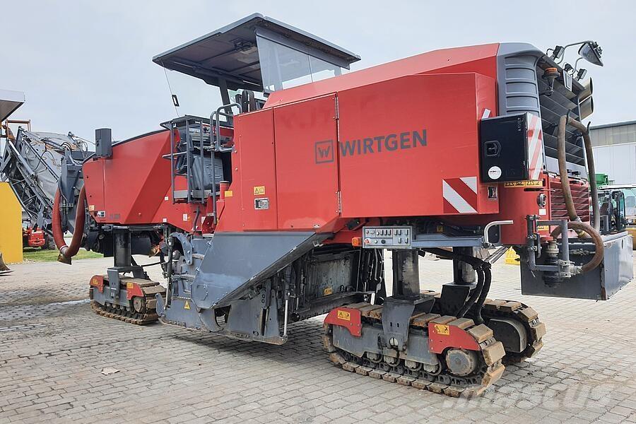 Wirtgen W 220 Asphalt cold milling machines