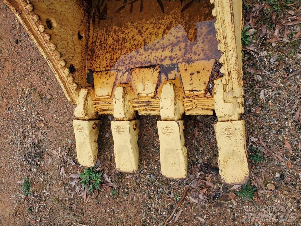 CAT 320 Buckets