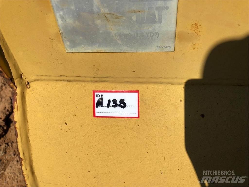 CAT  914G Buckets
