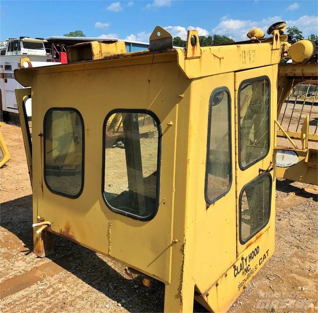 CAT 980C Cabins and interior