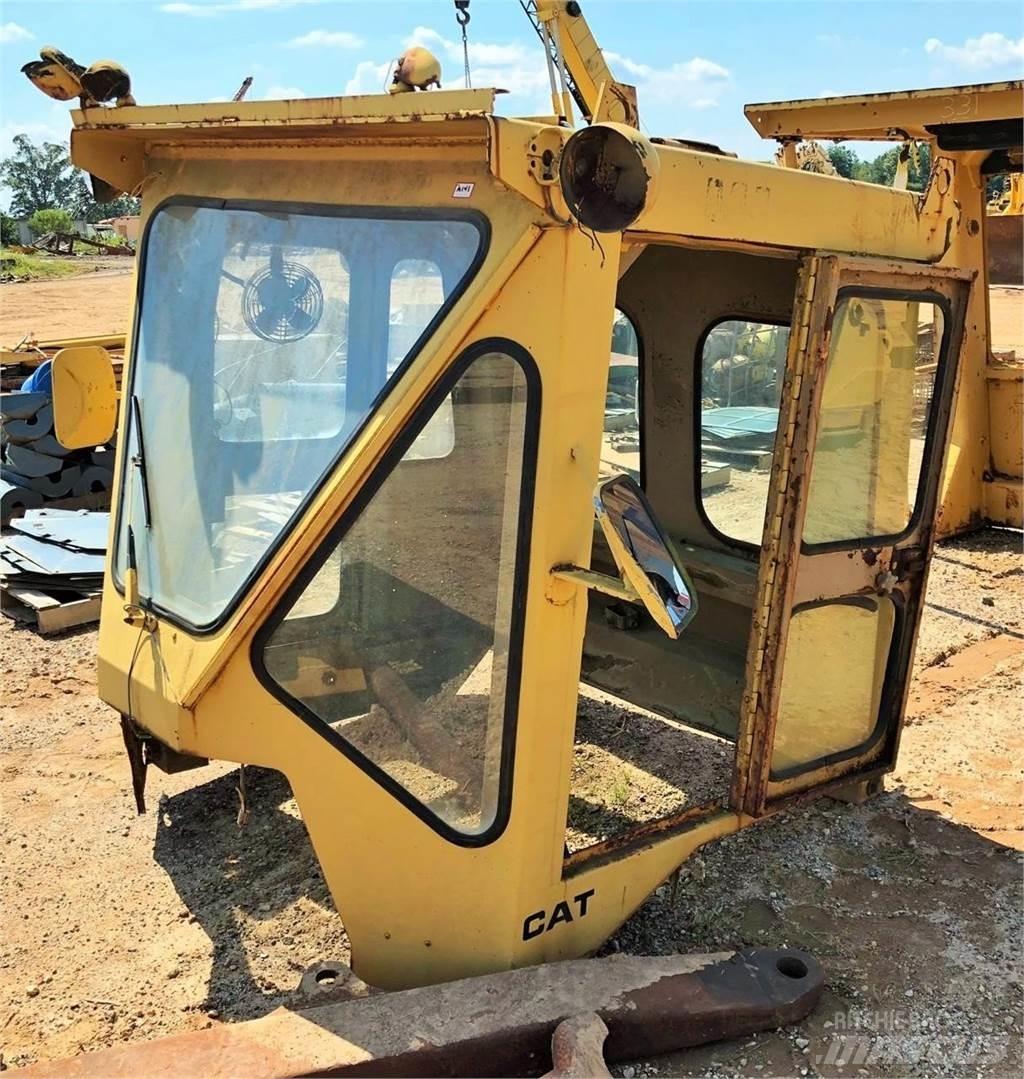 CAT 980C Cabins and interior