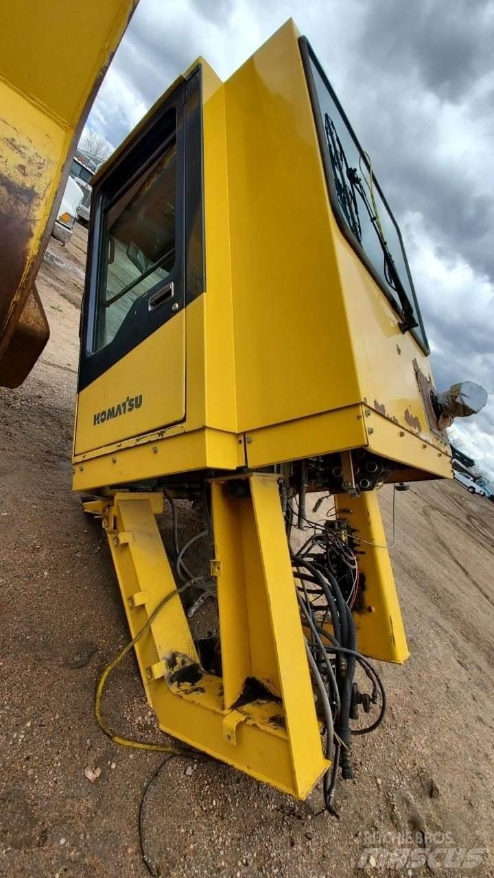 Komatsu WA1200 Cabins and interior