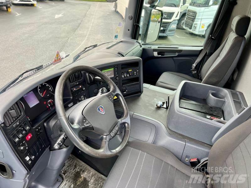 Scania P 410 Truck mounted cranes