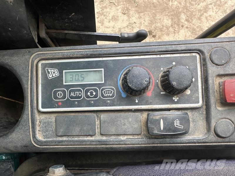 JCB JS130 Crawler excavators