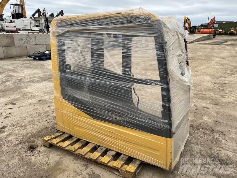 Komatsu PC130-8 Other