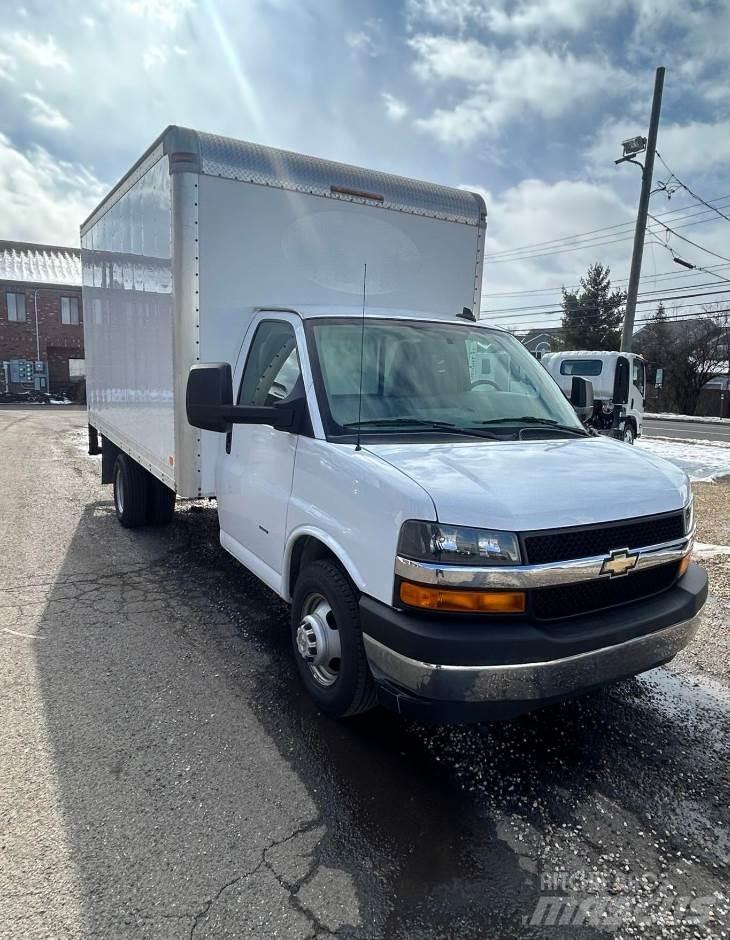 Chevrolet 3500 Box trucks