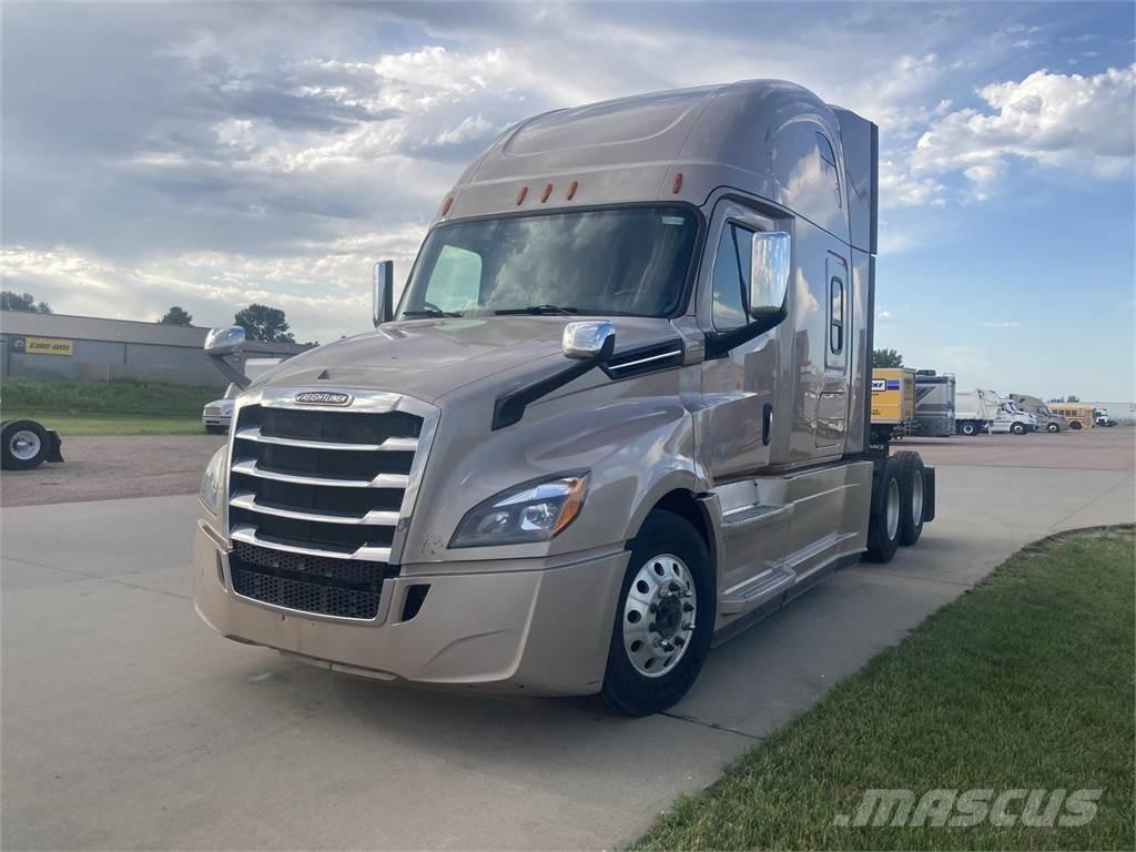 Freightliner  Prime Movers