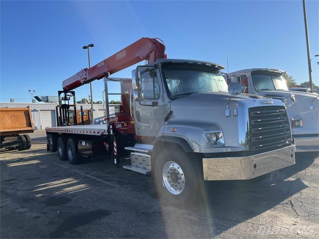 Freightliner 114SD Chassis Cab trucks