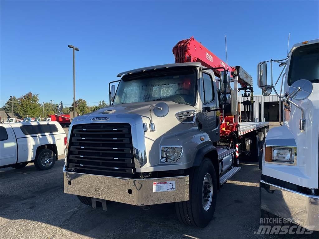 Freightliner 114SD Chassis Cab trucks