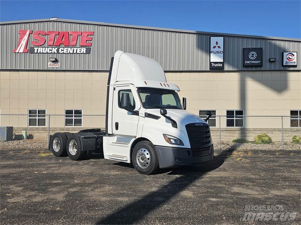 Freightliner PE116 Prime Movers