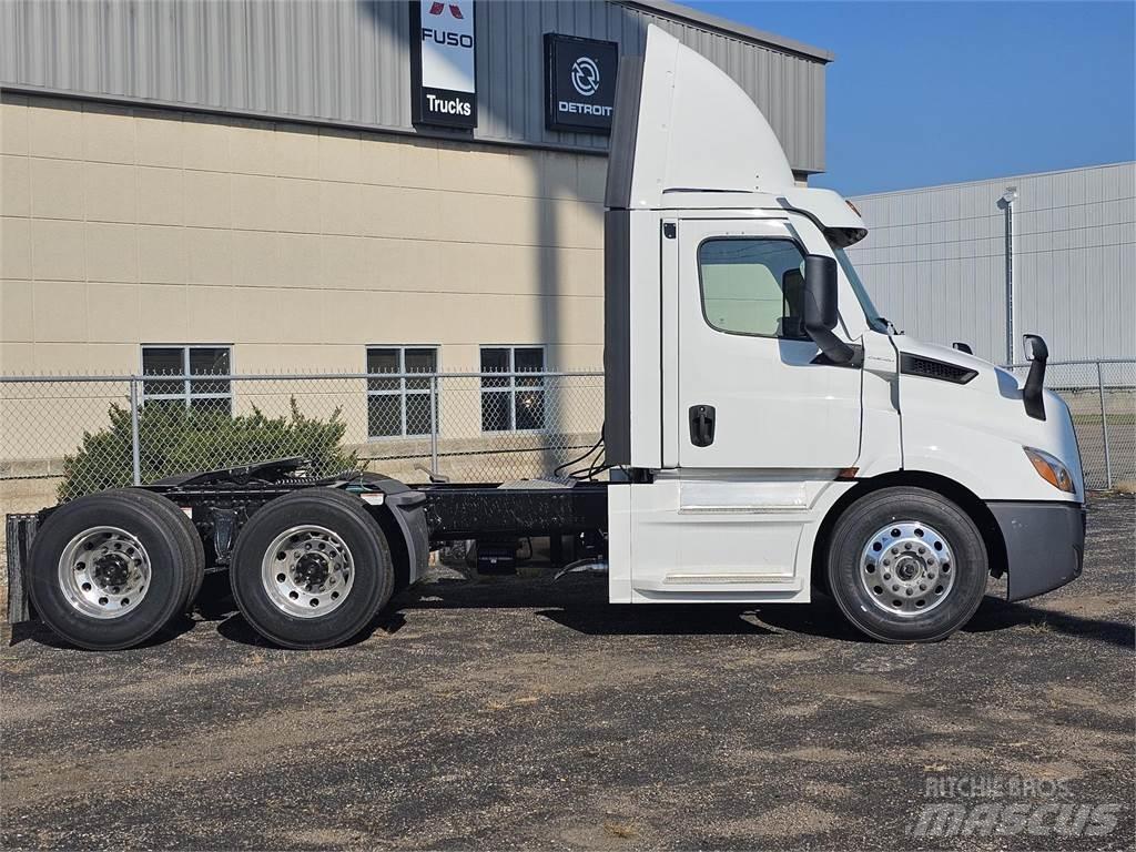 Freightliner PE116 Prime Movers